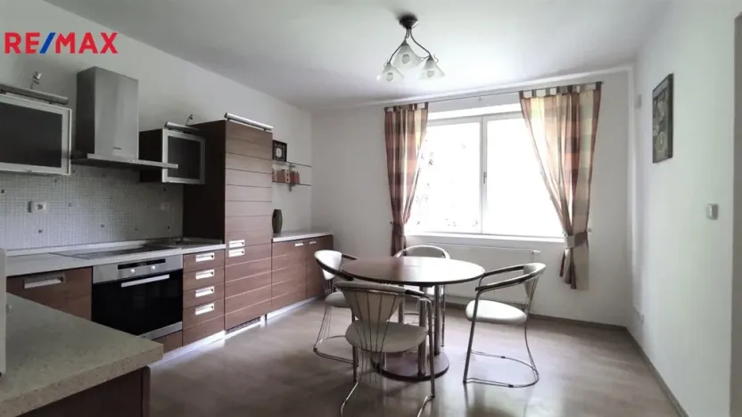 Pronájem bytu 3+1, Karlovy Vary, Mariánskolázeňská, 120 m2