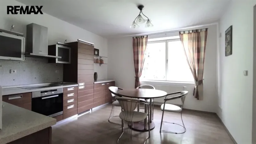 Pronájem bytu 3+1, Karlovy Vary, Mariánskolázeňská, 120 m2