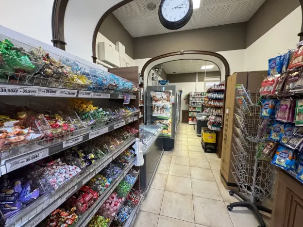 Prodej obchodního prostoru, Karlovy Vary, nábřeží Jana Palacha, 89 m2