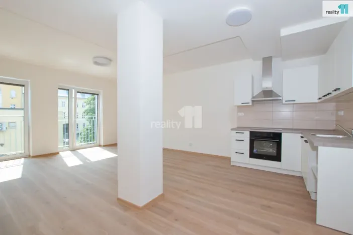 Pronájem bytu 2+kk, Liberec - Liberec II-Nové Město, Papírová, 74 m2