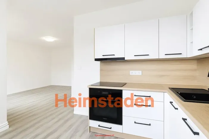 Pronájem komerční nemovitosti, Havířov - Město, nám. Republiky, 34 m2