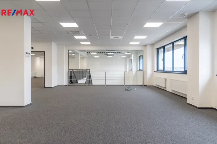 Pronájem kanceláře, Tuchoměřice, 289 m2