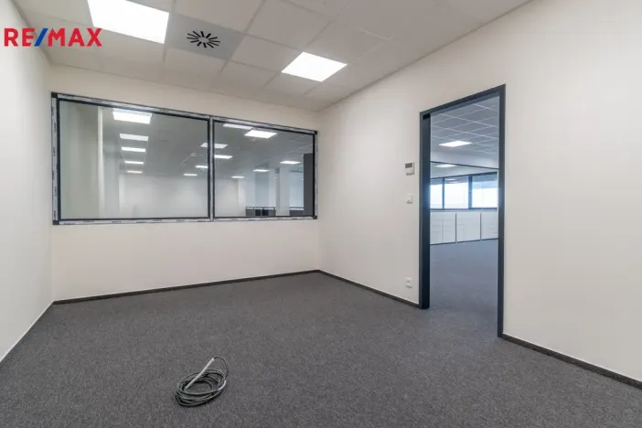 Pronájem kanceláře, Tuchoměřice, 289 m2