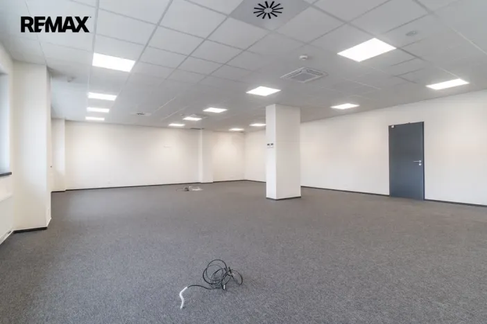 Pronájem kanceláře, Tuchoměřice, 289 m2