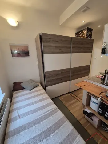 Prodej bytu 2+kk, Praha - Libeň, Zenklova, 31 m2