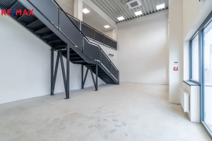 Pronájem obchodního prostoru, Tuchoměřice, 289 m2