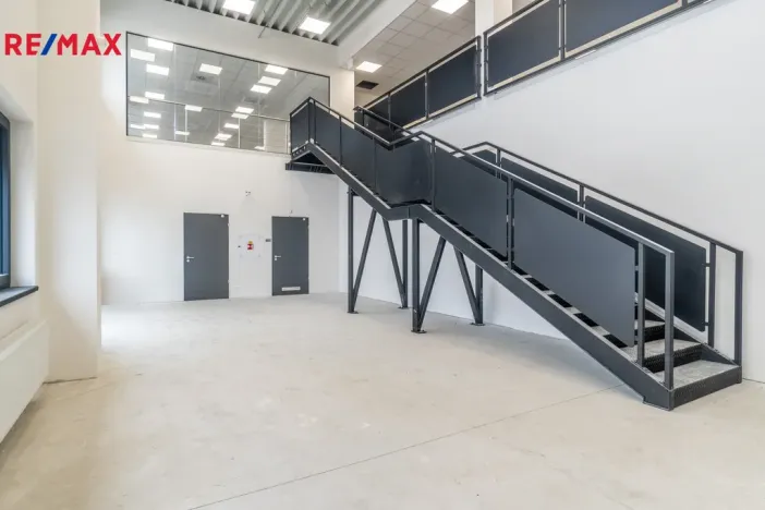 Pronájem obchodního prostoru, Tuchoměřice, 289 m2