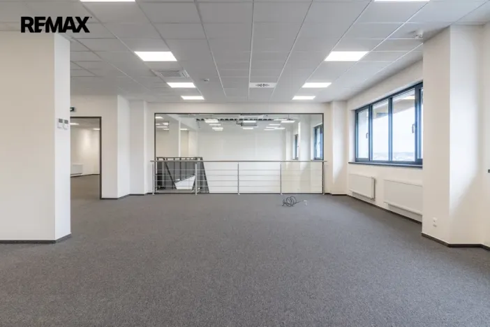 Pronájem obchodního prostoru, Tuchoměřice, 289 m2