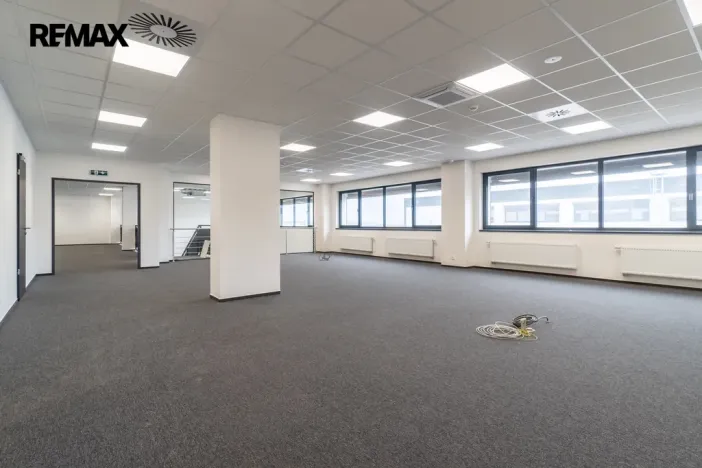 Pronájem obchodního prostoru, Tuchoměřice, 289 m2