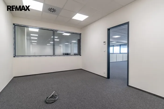 Pronájem obchodního prostoru, Tuchoměřice, 289 m2