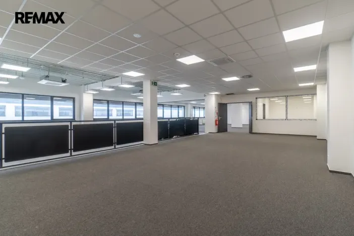 Pronájem obchodního prostoru, Tuchoměřice, 289 m2