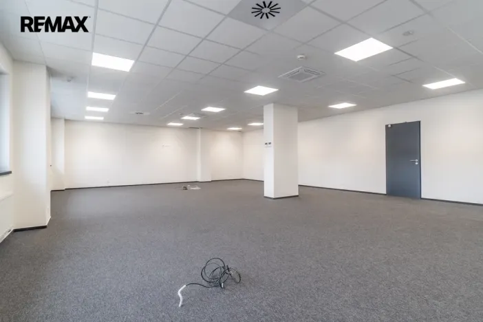 Pronájem obchodního prostoru, Tuchoměřice, 289 m2