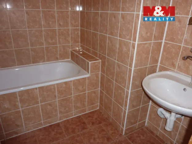 Pronájem bytu 1+1, Hronov, Husova, 64 m2