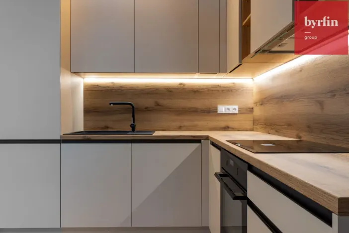 Pronájem bytu 2+kk, Praha, Vrtbova, 56 m2