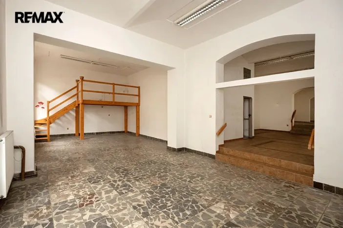 Pronájem obchodního prostoru, Písek, Chelčického, 183 m2