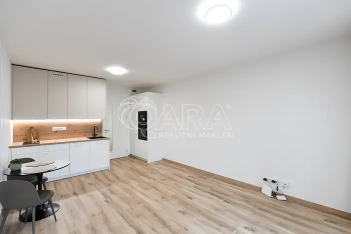 Pronájem bytu 1+kk, Praha, Poděbradská, 31 m2