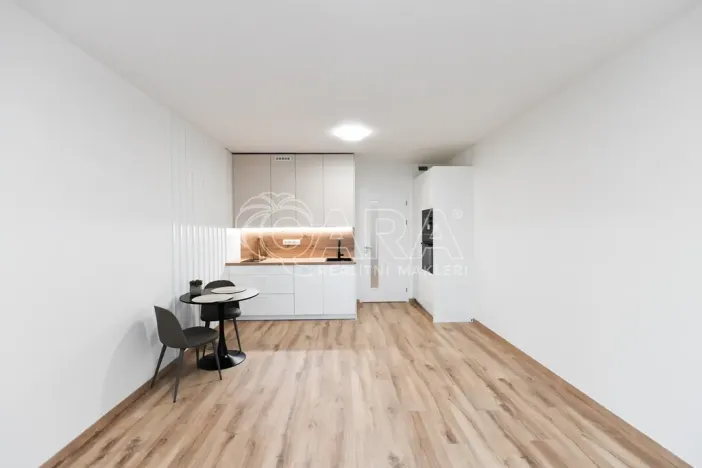 Pronájem bytu 1+kk, Praha, Poděbradská, 31 m2