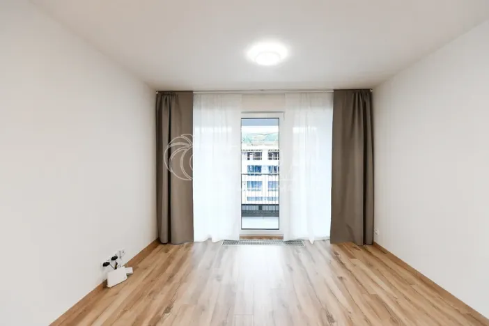Pronájem bytu 1+kk, Praha, Poděbradská, 31 m2