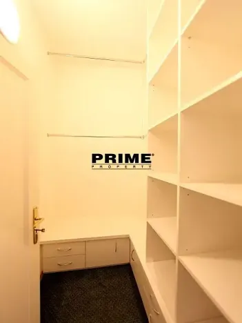 Pronájem bytu 3+1, Praha - Nové Město, Odborů, 87 m2