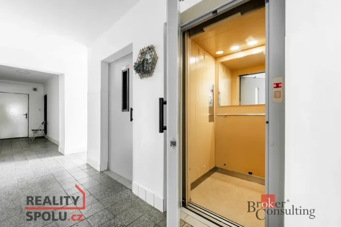 Prodej bytu 3+1, Pardubice - Polabiny, Bělehradská, 78 m2