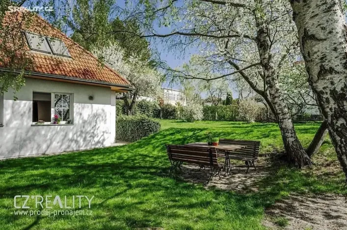 Prodej vily, Praha - Lipence, Na Bambouzku, 300 m2