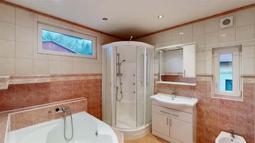 Pronájem rodinného domu, Králův Dvůr - Křižatky, 179 m2