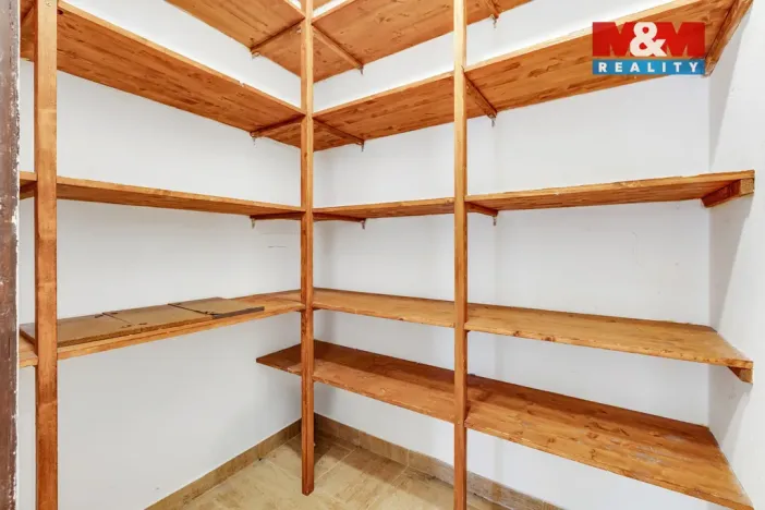 Prodej bytu 2+kk, Hostomice, Tyršovo náměstí, 61 m2