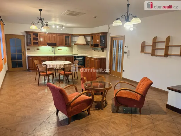 Pronájem bytu 6+kk a větší, Hustopeče, Kosmákova, 160 m2