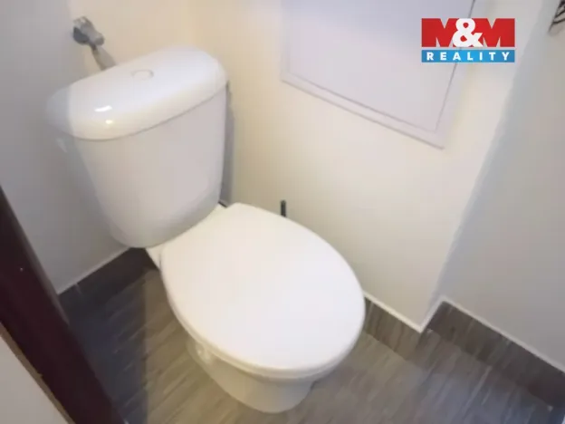 Pronájem skladu, Dvůr Králové nad Labem, Dr. Kramáře, 68 m2