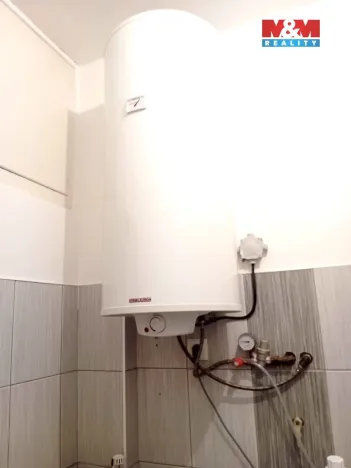 Pronájem skladu, Dvůr Králové nad Labem, Dr. Kramáře, 68 m2