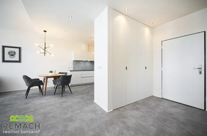 Pronájem bytu 2+kk, Uherské Hradiště, Obchodní, 77 m2