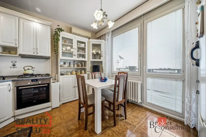 Prodej bytu 2+1, Hradec Králové - Nový Hradec Králové, třída Edvarda Beneše, 70 m2