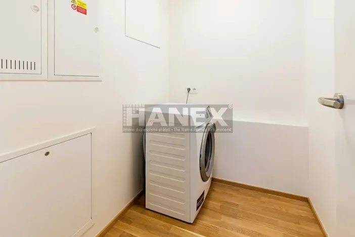 Pronájem bytu 2+kk, Praha - Karlín, Pernerova, 55 m2