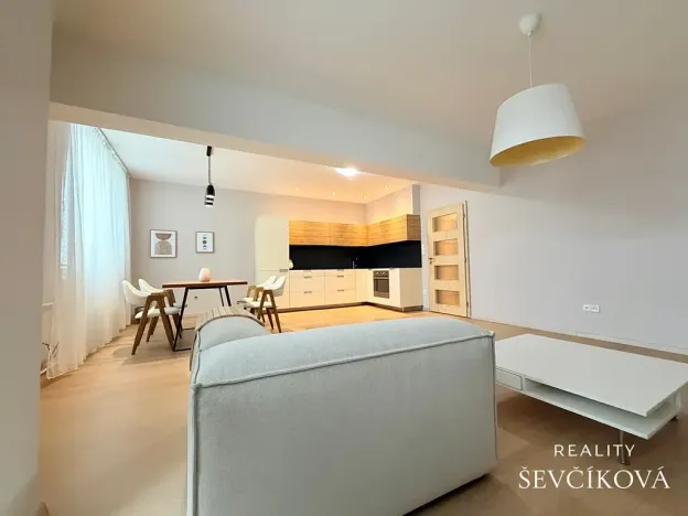 Pronájem bytu 3+kk, Hradec Králové, Gočárova třída, 76 m2