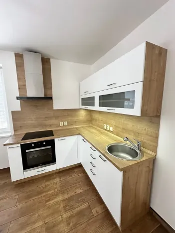 Pronájem bytu 1+kk, Děčín, Na Slatinách, 38 m2
