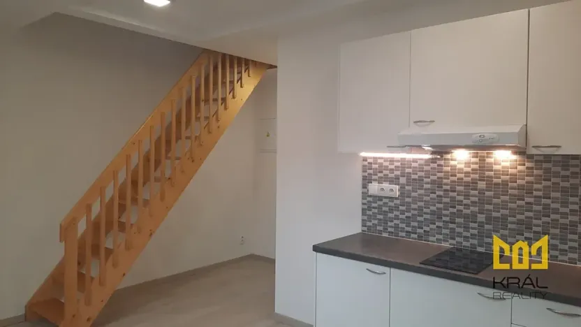Pronájem bytu 2+kk, Praha - Smíchov, Nádražní, 35 m2