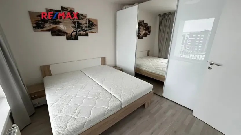 Pronájem bytu 2+kk, Praha - Vysočany, Strnadových, 51 m2