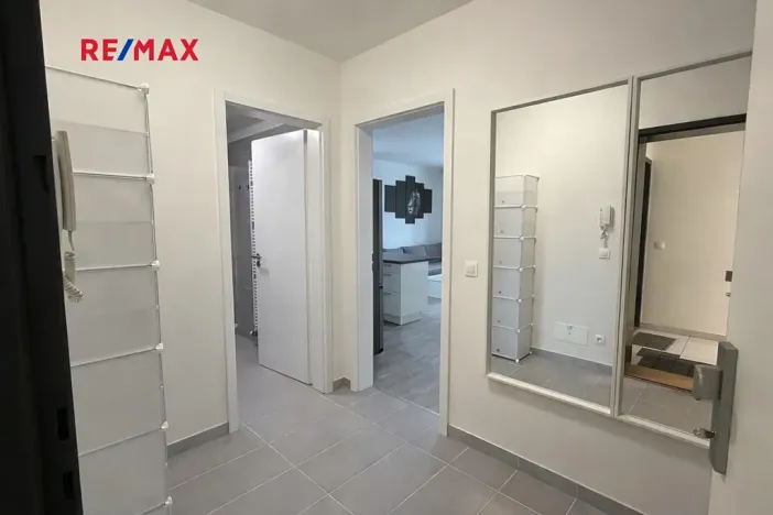 Pronájem bytu 2+kk, Praha - Vysočany, Strnadových, 51 m2