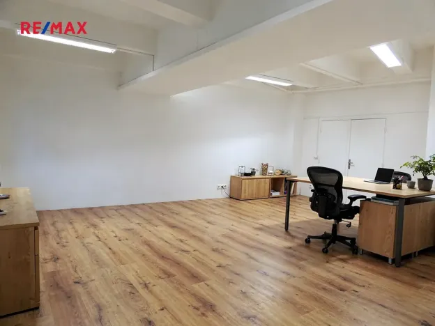 Pronájem kanceláře, Praha - Hloubětín, Nademlejnská, 40 m2