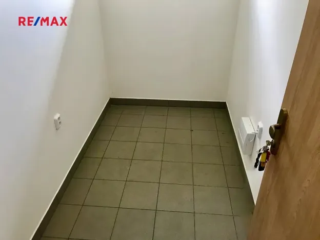 Prodej obchodního prostoru, Mukařov, Choceradská, 48 m2