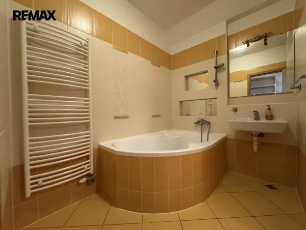 Pronájem bytu 1+kk, Olomouc, Peškova, 45 m2