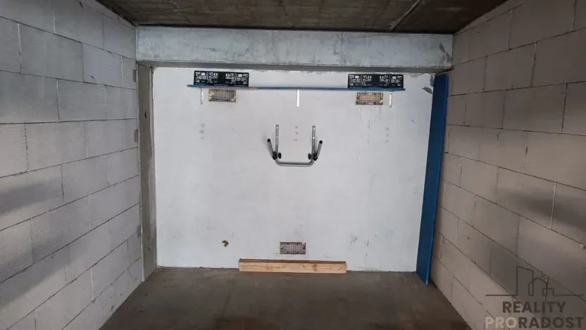 Pronájem garáže, Olomouc, Schweitzerova, 15 m2