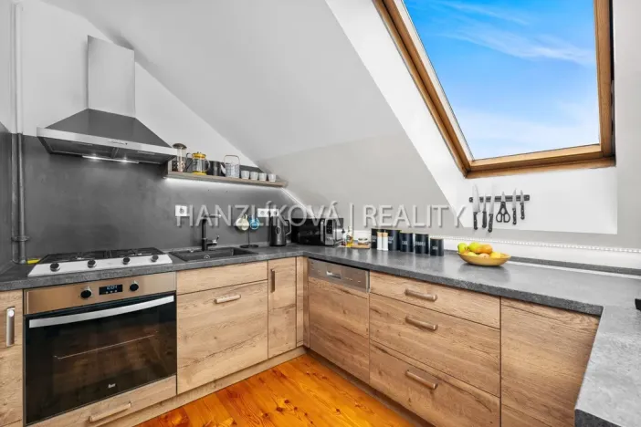 Pronájem bytu 2+1, České Budějovice, Rudolfovská tř., 67 m2