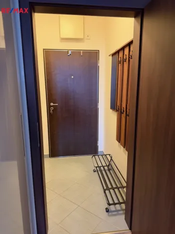 Pronájem bytu 1+kk, Praha - Střížkov, Zakšínská, 28 m2