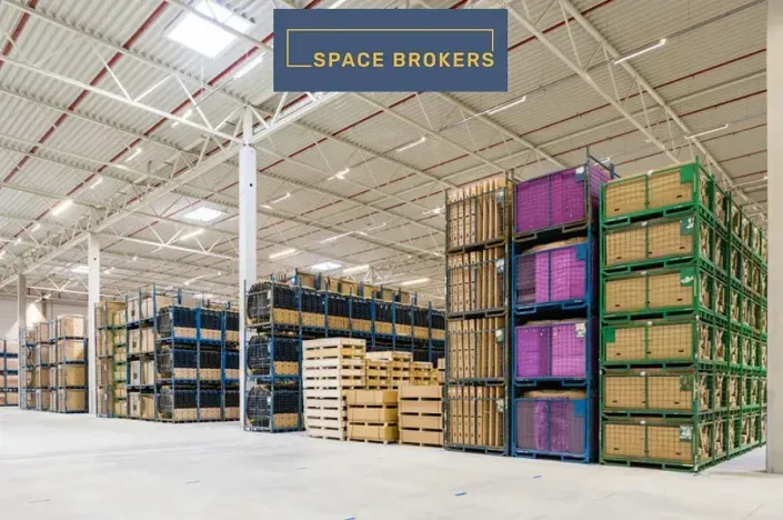 Pronájem skladu, Ostředek, 4540 m2