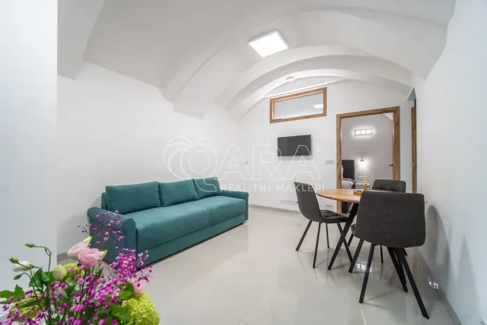 Pronájem bytu 2+kk, Praha - Karlín, Sokolovská, 48 m2