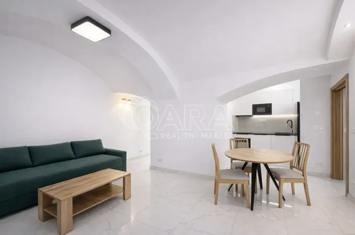 Pronájem bytu 2+kk, Praha - Karlín, Sokolovská, 48 m2