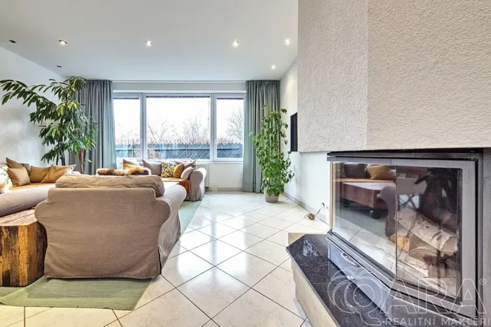 Pronájem rodinného domu, Dolní Břežany, V Úvozu, 380 m2