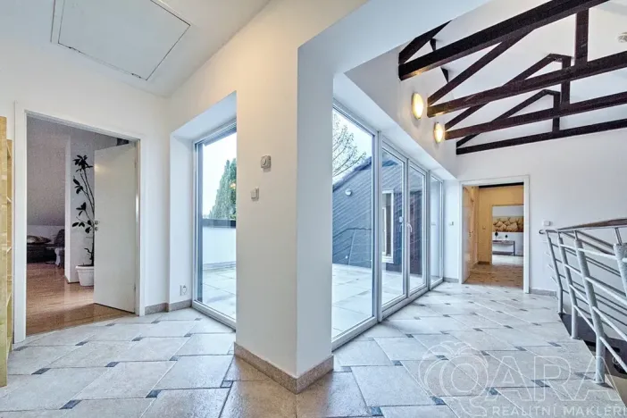 Pronájem rodinného domu, Dolní Břežany, V Úvozu, 380 m2