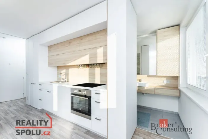 Pronájem bytu 1+kk, Praha - Záběhlice, Topolová, 31 m2